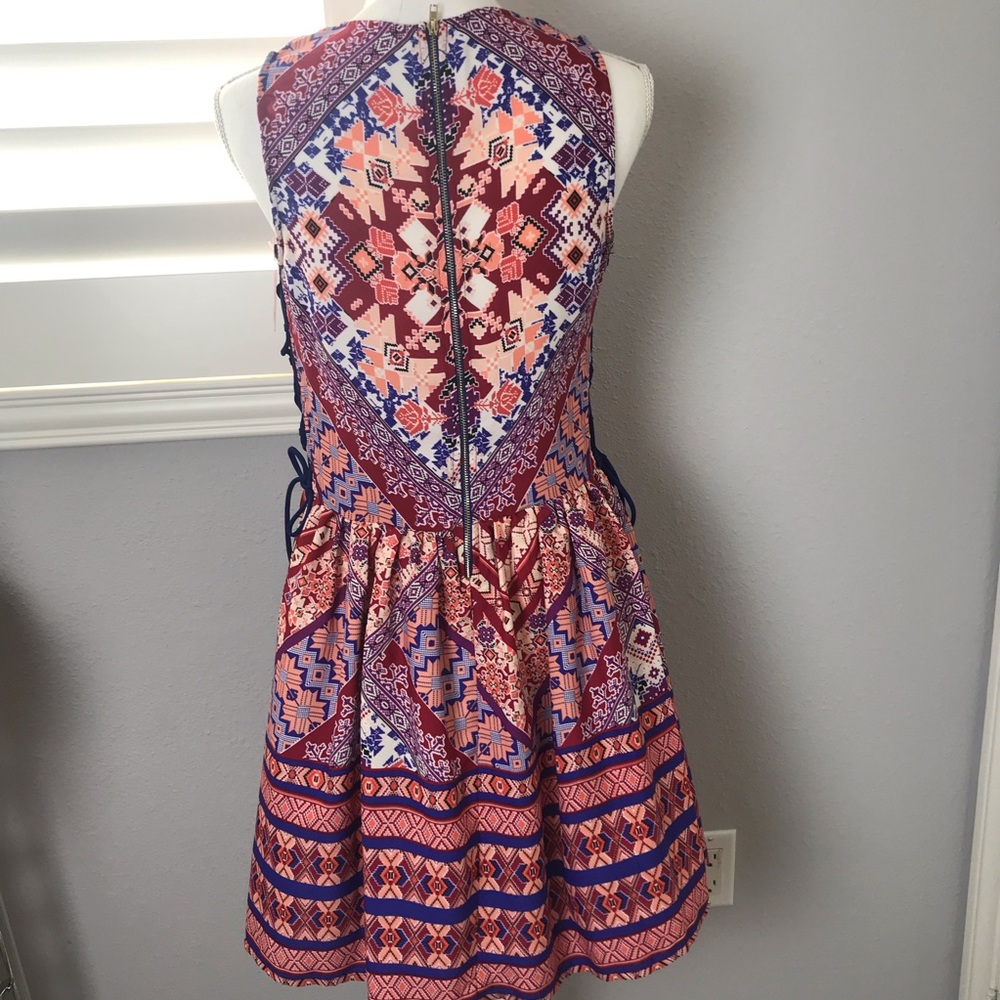 NWT Xhilaration size M bold print & lace up side - Picture 3 of 6